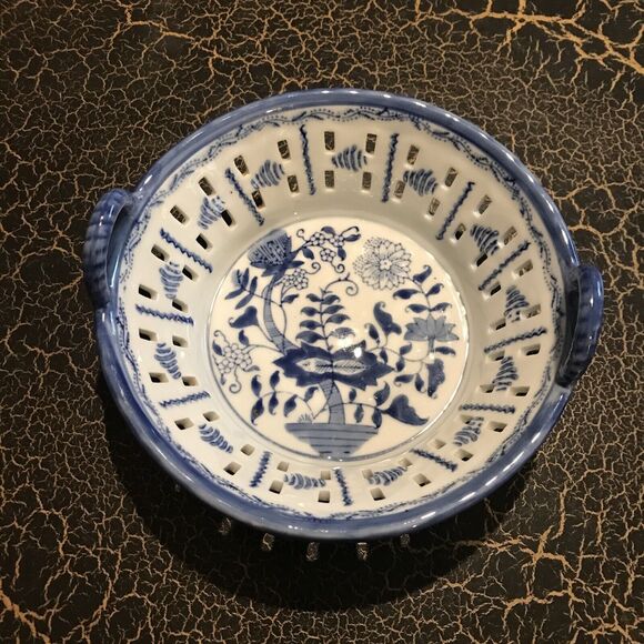 Formalities by Baum Bros Blue & White Nature Scene Berry Bowl Handles Colander - Picture 1 of 11